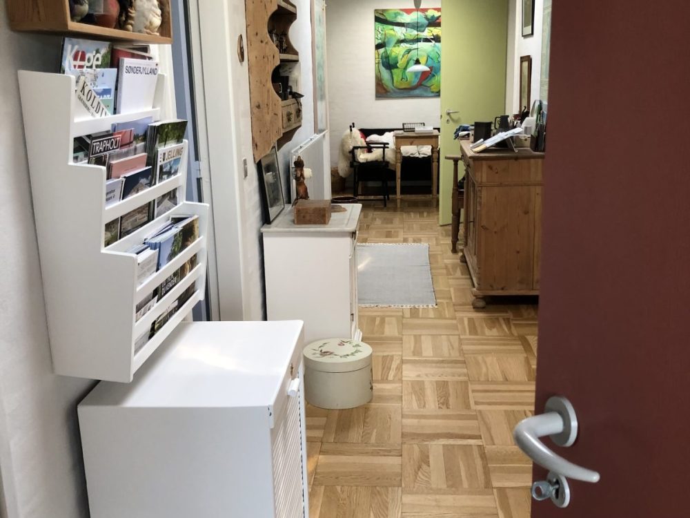 Udgang-fra-det-roede-vaerelse